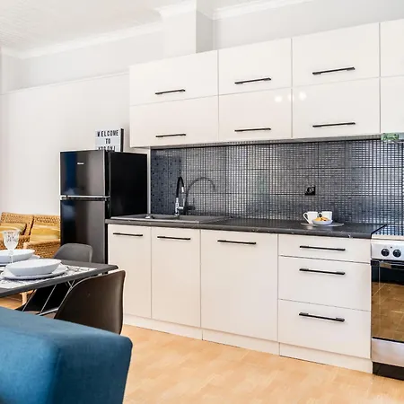 Cozy One Bedroom House דירה